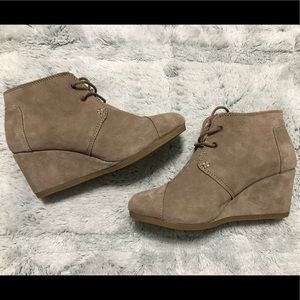 Toms taupe suede desert wedge booties